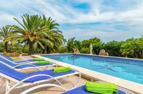 Child-friendly villa with terrace, barbecue & garden - Image 3