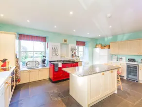 Cottage with garden - Image 3