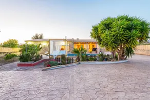 Villa with private pool, terrace & garden - Image 5