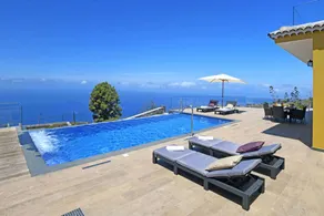 Fully equipped chalet with hot tub, barbeque & garden - Image 2