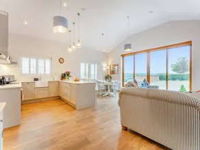 Family-friendly wonderful cottage with barbecue & garden | River view | Pet-friendly - Image 3