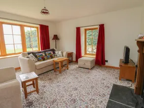 Children-friendly lovely cottage with garden - Image 2
