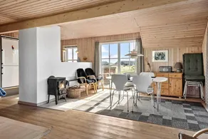 Lovely house with sauna, hot tub & terrace - Image 4