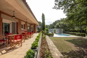 House with terrace, pool & garden - Image 3