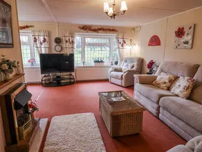Cottage with garden - Image 3