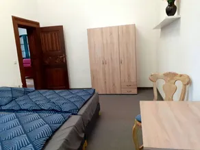Apartment with garden - Image 5