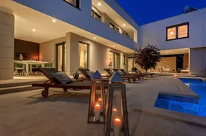 Villa with garden, BBQ & sauna | City view - Image 4