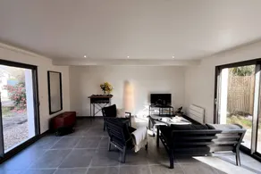 Fully equipped pleasant holiday home with garden, fast internet & terrace | Garden view - Image 3