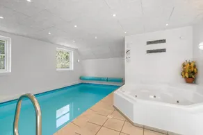 House with terrace, sauna & jacuzzi - Image 3