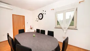Apartamento con piscina climatizada y barbacoa - Image 5