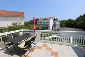Apartment with barbecue & garden - Image 3