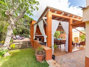 Villa with terrace, barbeque & private pool - Image 5