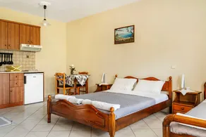 Studio with garden | Garden view - Image 3