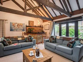 Cottage with garden - Image 2
