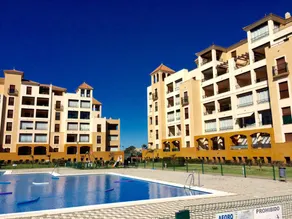 Flat with garden, terrace & pool - Image 4