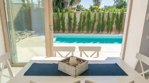 Apartment with BBQ, garden & pool - Image 4