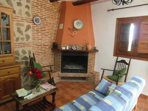 House with garden, BBQ & private pool - Image 4