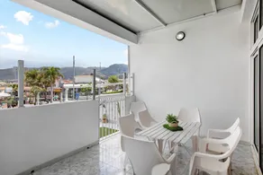 Flat with heated pool & terrace - Image 2