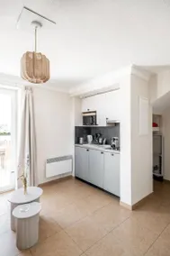 Holiday apartment with private pool - Image 3