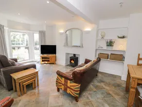 Cottage with terrace & garden - Image 5