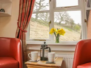 Cottage with garden - Image 2