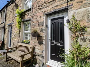 Family-oriented cottage with terrace | Pet-friendly - Image 2
