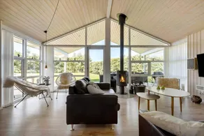 Holiday home with BBQ, jacuzzi & terrace - Image 4