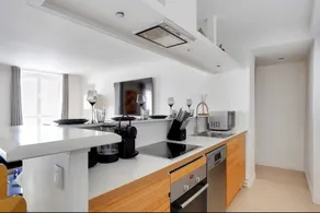 Champs-Elysees Apartment for 6 Guests - Image 4