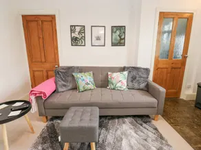 Cottage with garden - Image 3