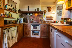 Apartamento vacacional con barbacoa, terraza y jardín | Vistas a la montaña - Image 5