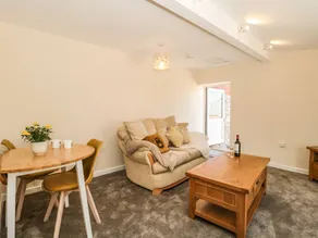 Cottage with garden - Image 5