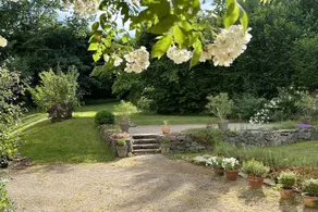 Wonderful house with garden - Image 5