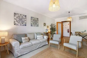 Appartement de vacances entièrement équipé avec barbecue, internet haut débit et jardin | Vue jardin | Parfait pour le travail à distance - Image 2