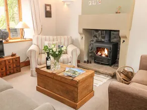 Child-friendly cottage with terrace - Image 4
