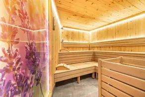 Apartment with heated pool, barbeque & sauna - Image 5