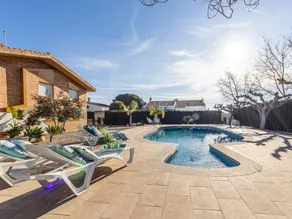 Kinderfreundliches Ferienhaus mit Grill, privatem Pool und Terrasse | Perfekt für die Arbeit von Zuhause | Haustierfreundlich - Image 2