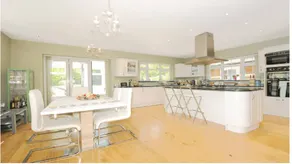 Bedroom-Luxury house, London suburb (Room) - Image 2