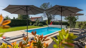 Voll ausgestattete schöne Villa mit Terrasse, Garten und Grill | Haustiere erlaubt - Image 2