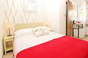 Dedicated room with terrace - Image 3