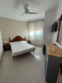 Zimmer 'Habitac. Doble -Cama De Matrimonio-' mit Gemeinschaftspool, Terrasse & WLAN - Image 5