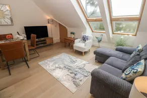 Family-oriented cottage with garden - Image 3