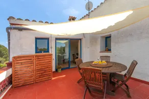 Holiday apartment with barbeque & terrace - Image 3
