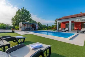 Family-oriented letting with barbecue, pool & garden | Pool view - Image 5