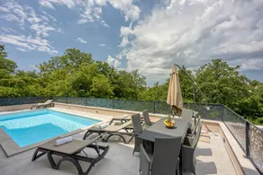 Villa mit Whirlpool, privatem Pool und Garten - Image 2