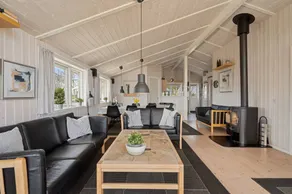 Children-friendly nice holiday home with garden, barbeque & jacuzzi - Image 3