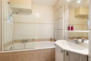 Espaciosa casa con terraza, piscina y jardín | Admite mascotas - Image 5