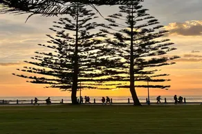 Beachside 2-Bed Apartment in Coogee - Image 3