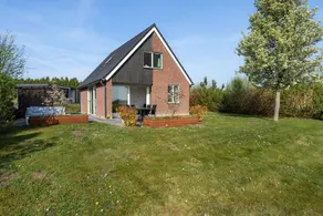 Holiday home with garden & terrace - Image 2