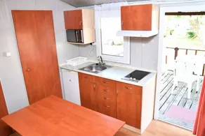 Mobile home with terrace, pool & garden - Image 4