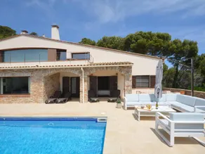 Villa with private pool, garden & barbeque - Image 5